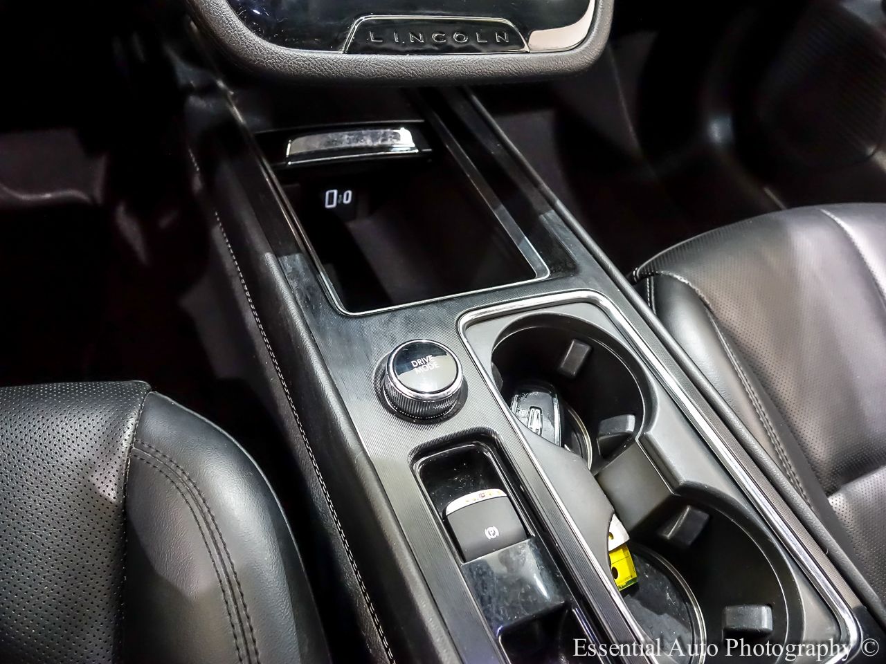 2022 Lincoln Corsair Standard photo 22