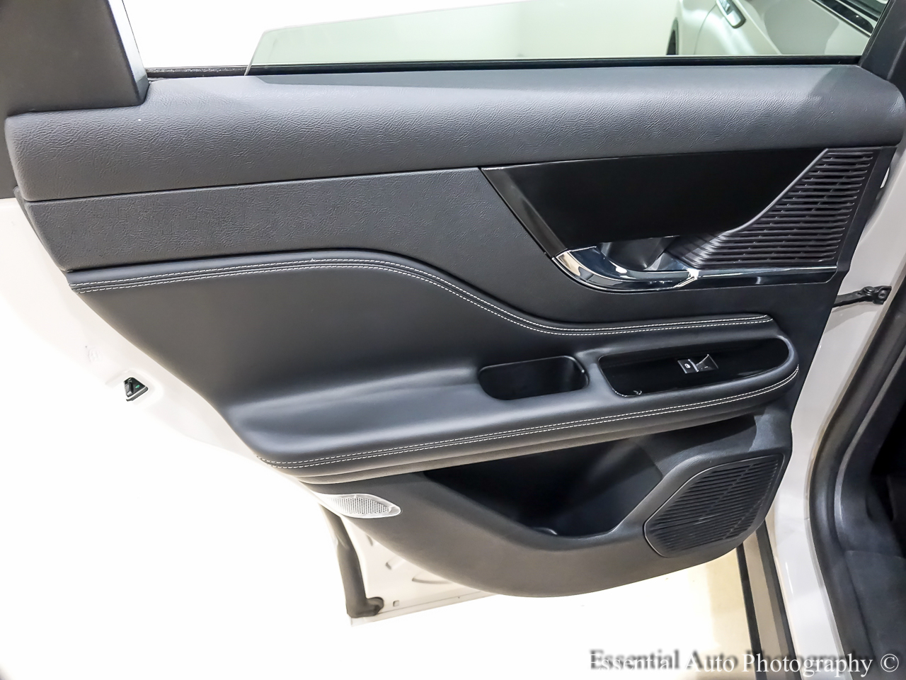 2022 Lincoln Corsair Standard photo 25