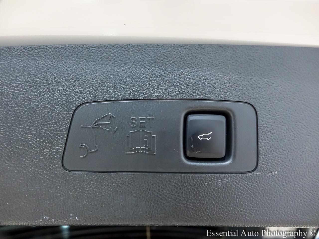 2022 Lincoln Corsair Standard photo 27