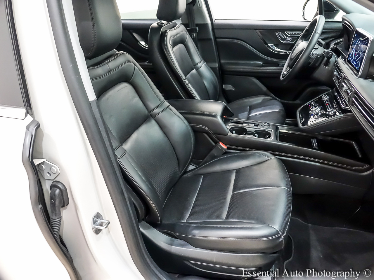 2022 Lincoln Corsair Standard photo 31