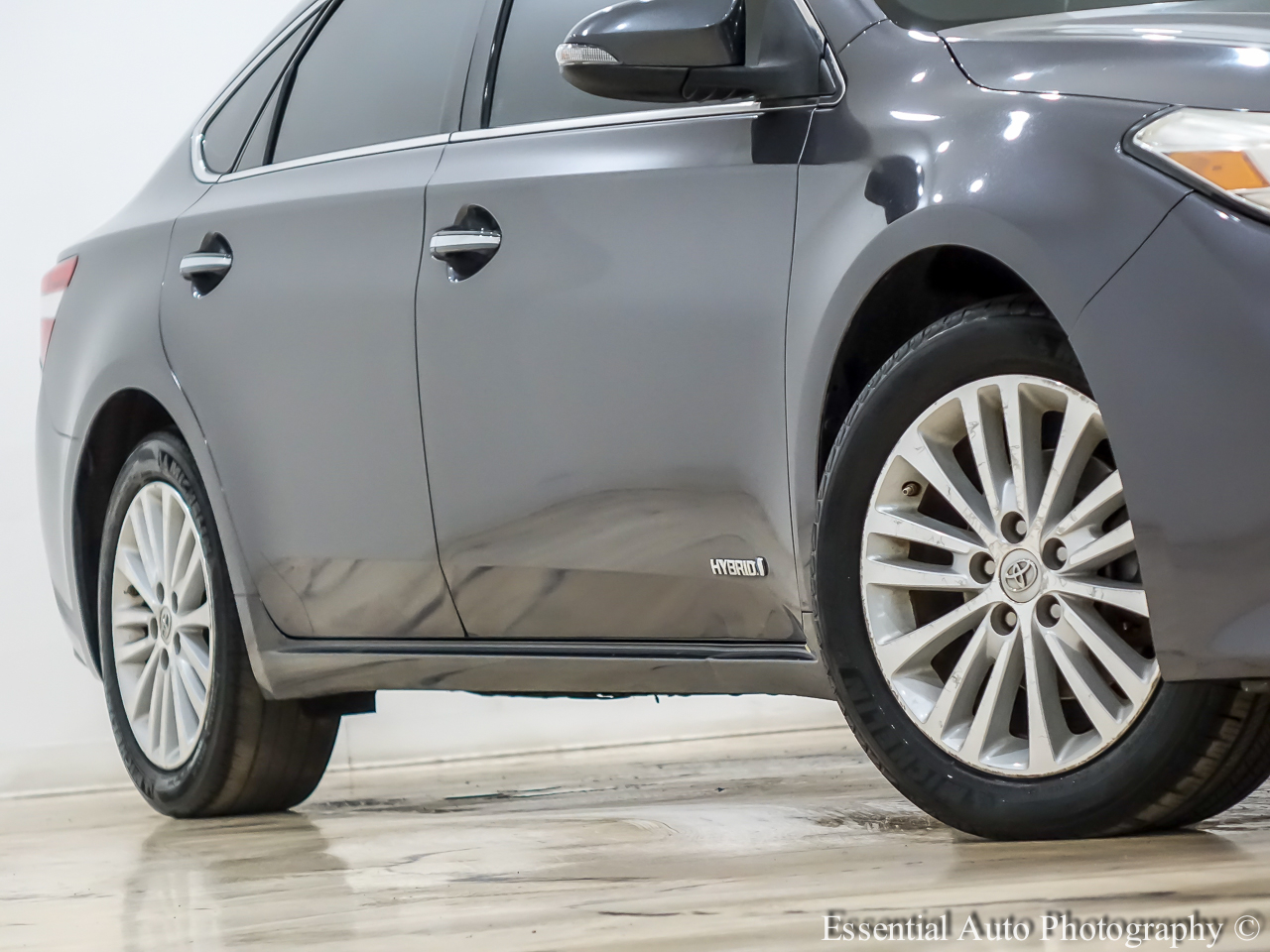 2014 Toyota Avalon Hybrid XLE Touring photo 3