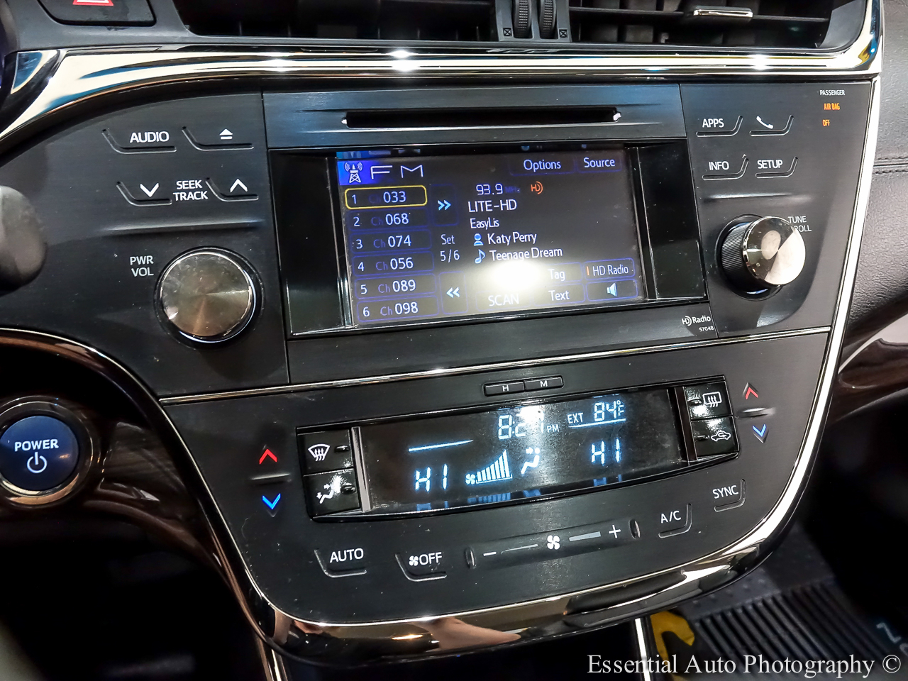 2014 Toyota Avalon Hybrid XLE Touring photo 18