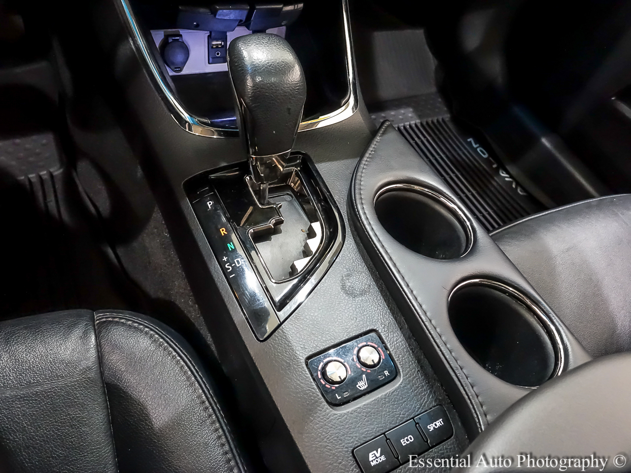 2014 Toyota Avalon Hybrid XLE Touring photo 21