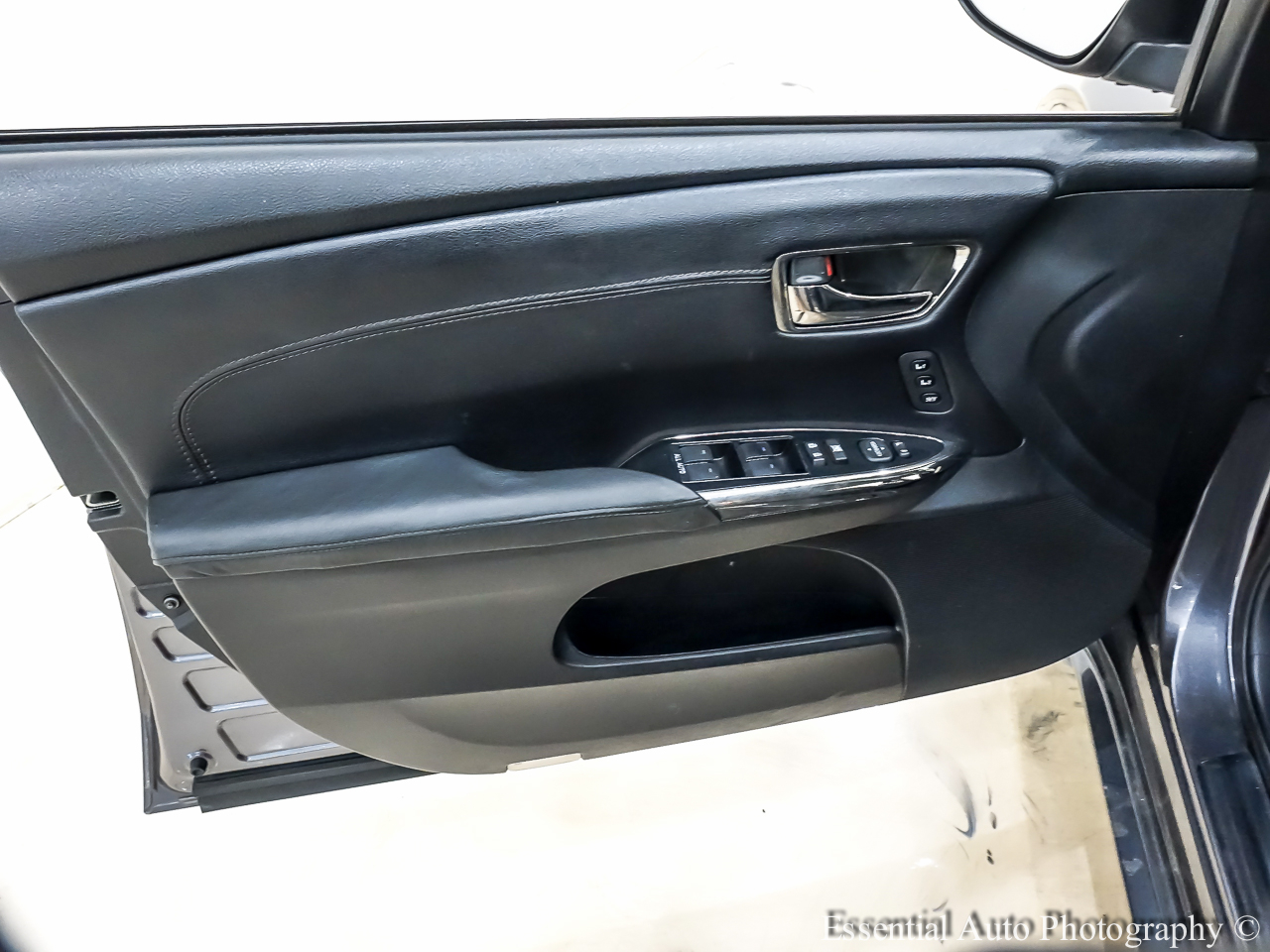 2014 Toyota Avalon Hybrid XLE Touring photo 22