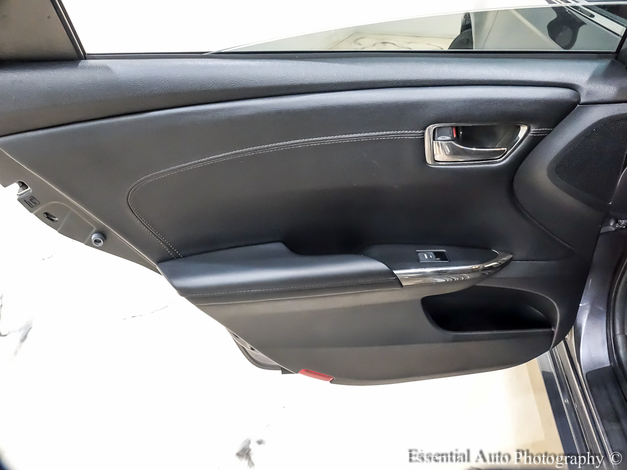 2014 Toyota Avalon Hybrid XLE Touring photo 23