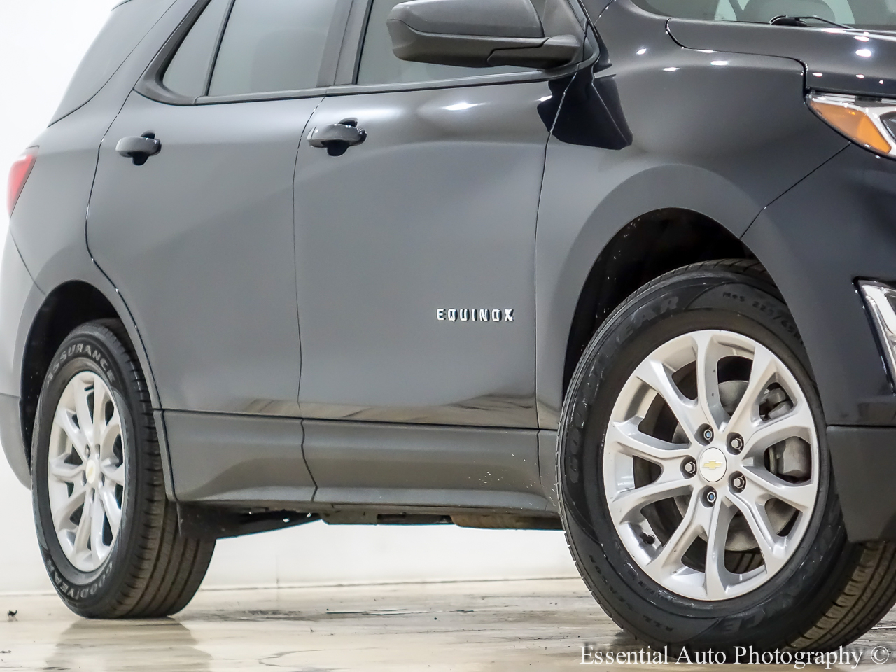 2021 Chevrolet Equinox LS photo 3