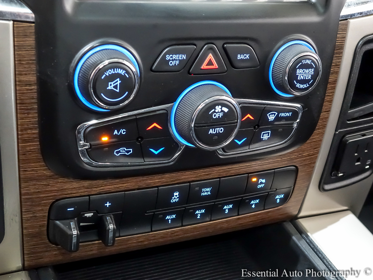 2014 Ram 3500 Laramie photo 25