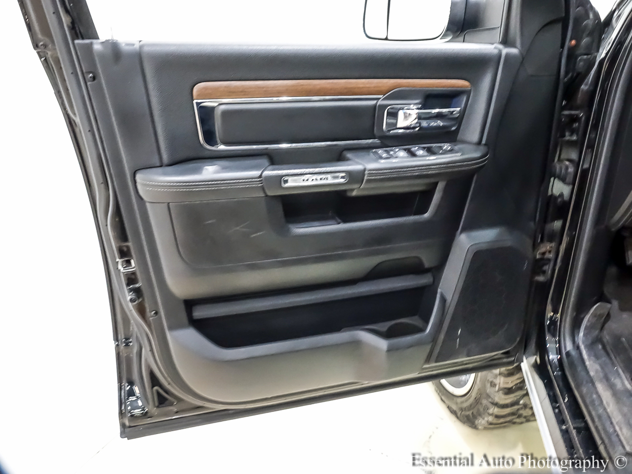 2014 Ram 3500 Laramie photo 28