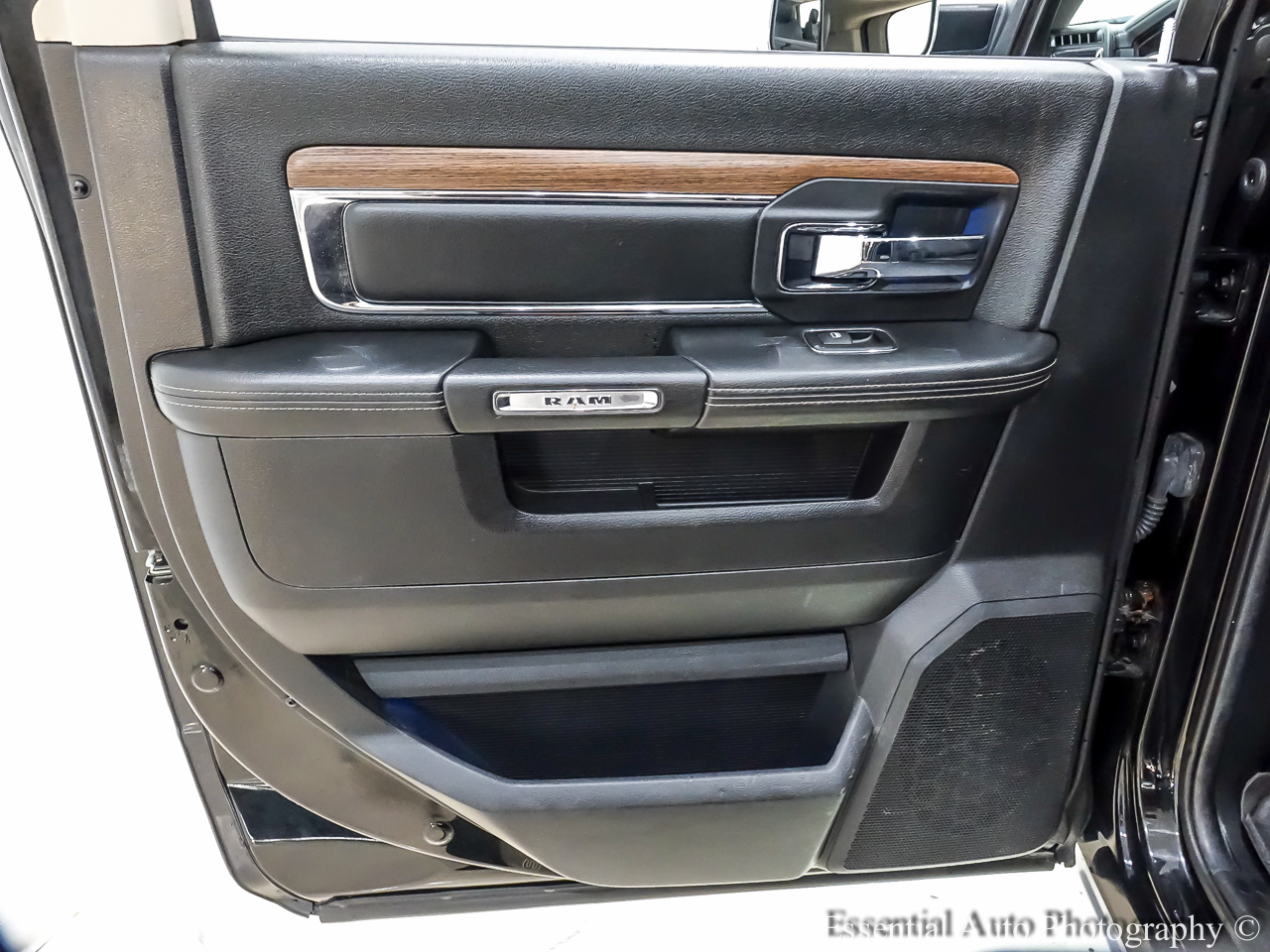 2014 Ram 3500 Laramie photo 29