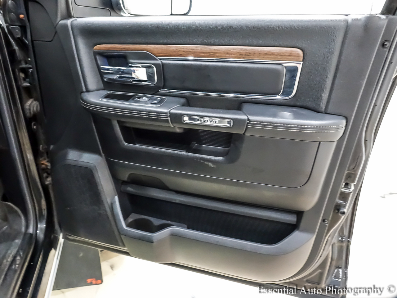 2014 Ram 3500 Laramie photo 32