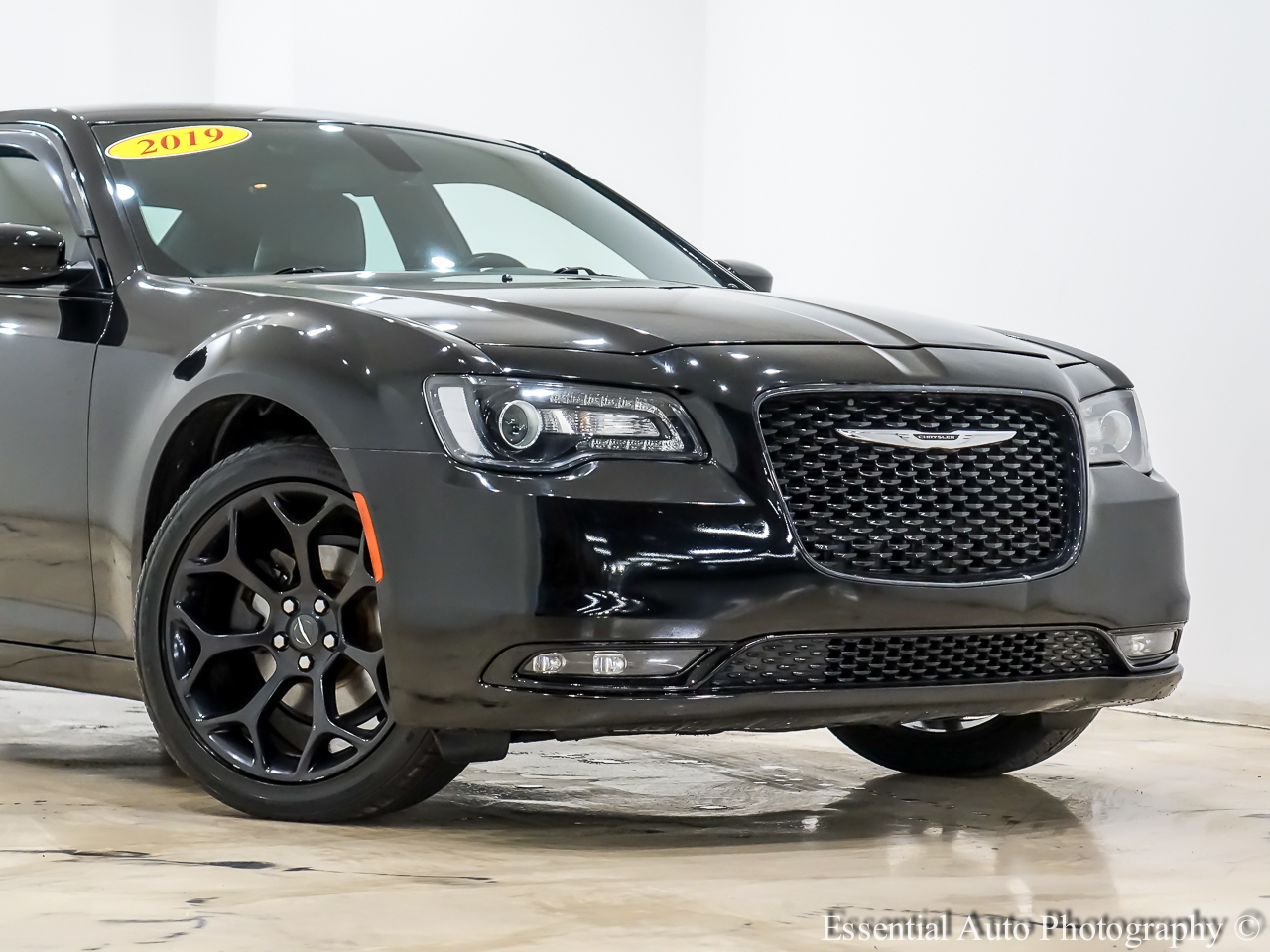 2019 Chrysler 300 S photo 2