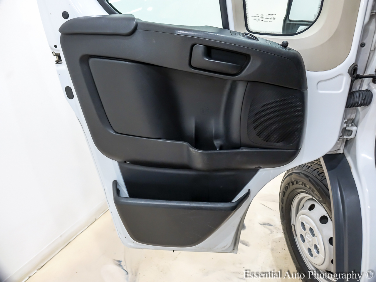 RAM Promaster 1500 Low Roof Tradesman 136-in. WB 2017 RAM Promaster 1500 Low Roof Tradesman 136-in. WB 2017