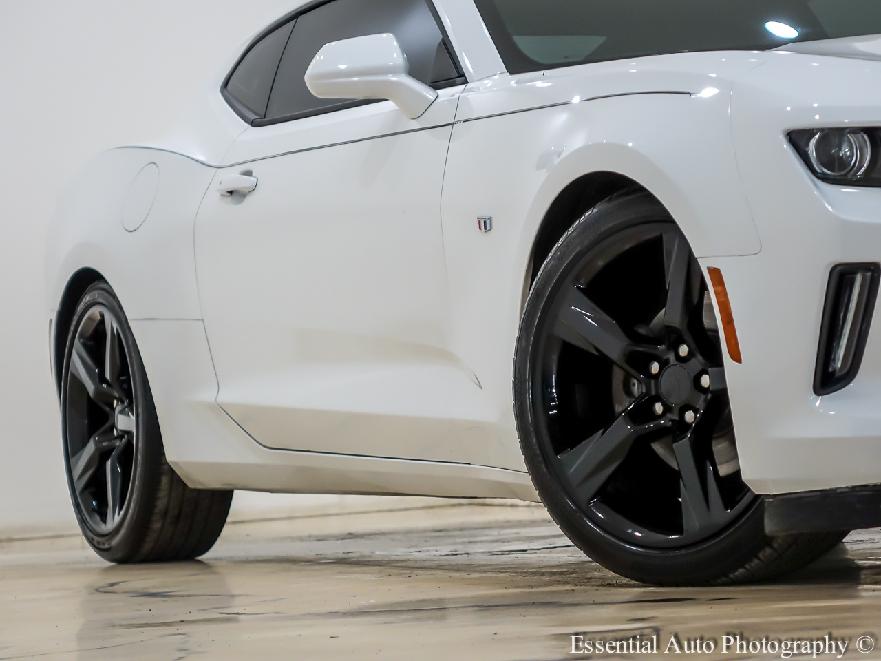 2017 Chevrolet Camaro 1LT Coupe photo 2