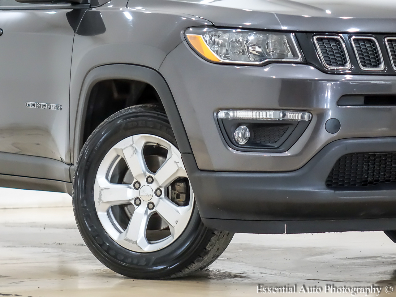 2018 Jeep Compass Latitude photo 2