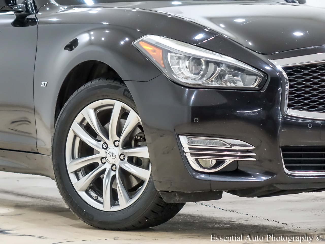 2015 Infiniti Q70 photo 3