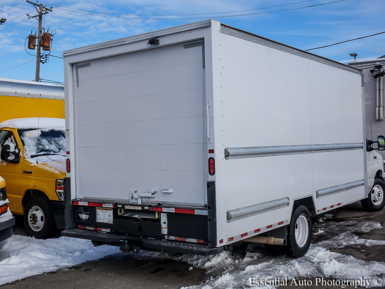 Ford Econoline E-350 Super Duty 2022