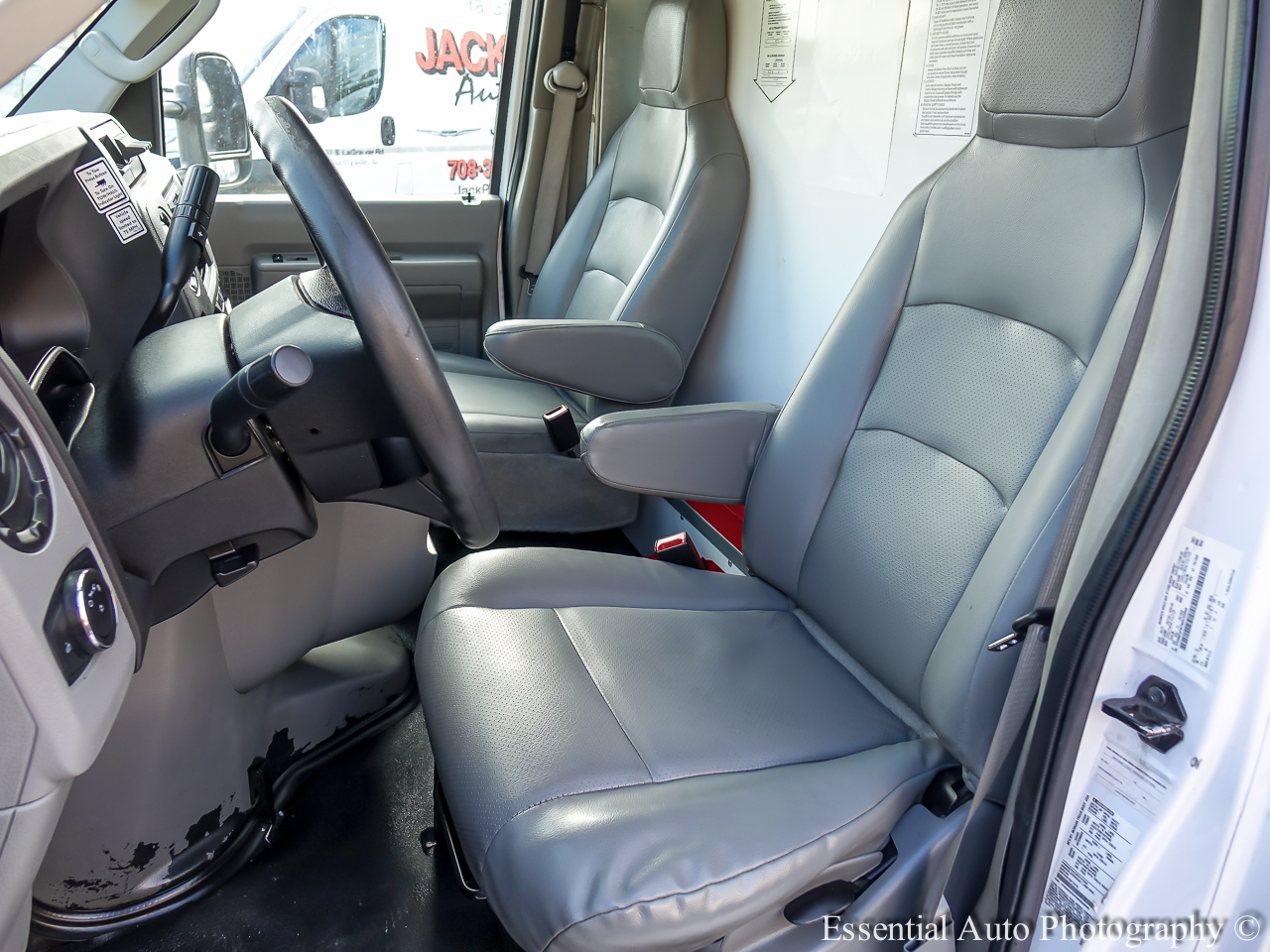 Ford Econoline E-350 Super Duty 2022