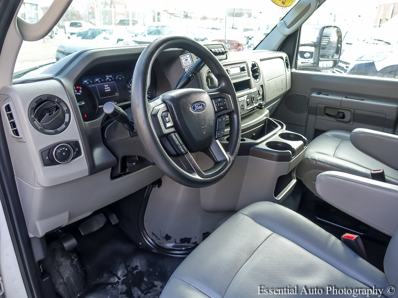 Ford Econoline E-350 Super Duty 2022