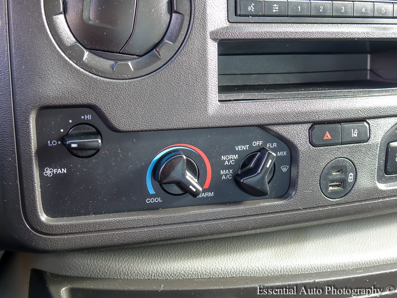 Ford Econoline E-350 Super Duty 2022