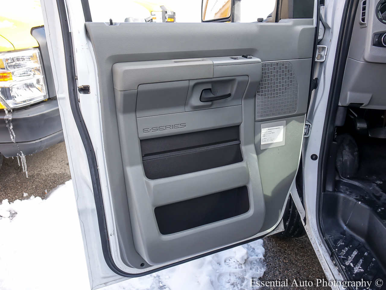 Ford Econoline E-350 Super Duty 2022