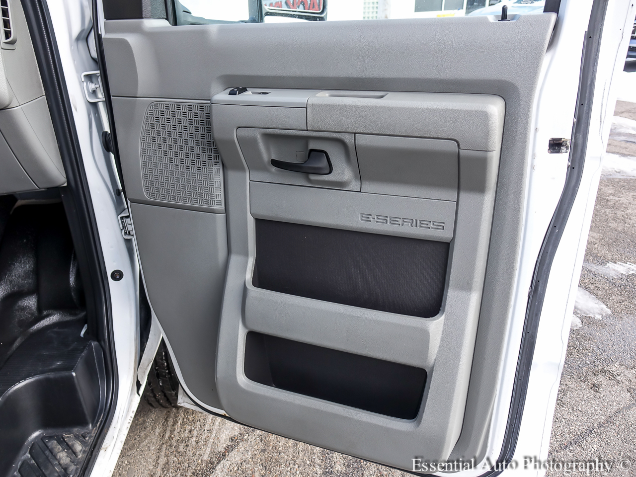 Ford Econoline E-350 Super Duty 2022