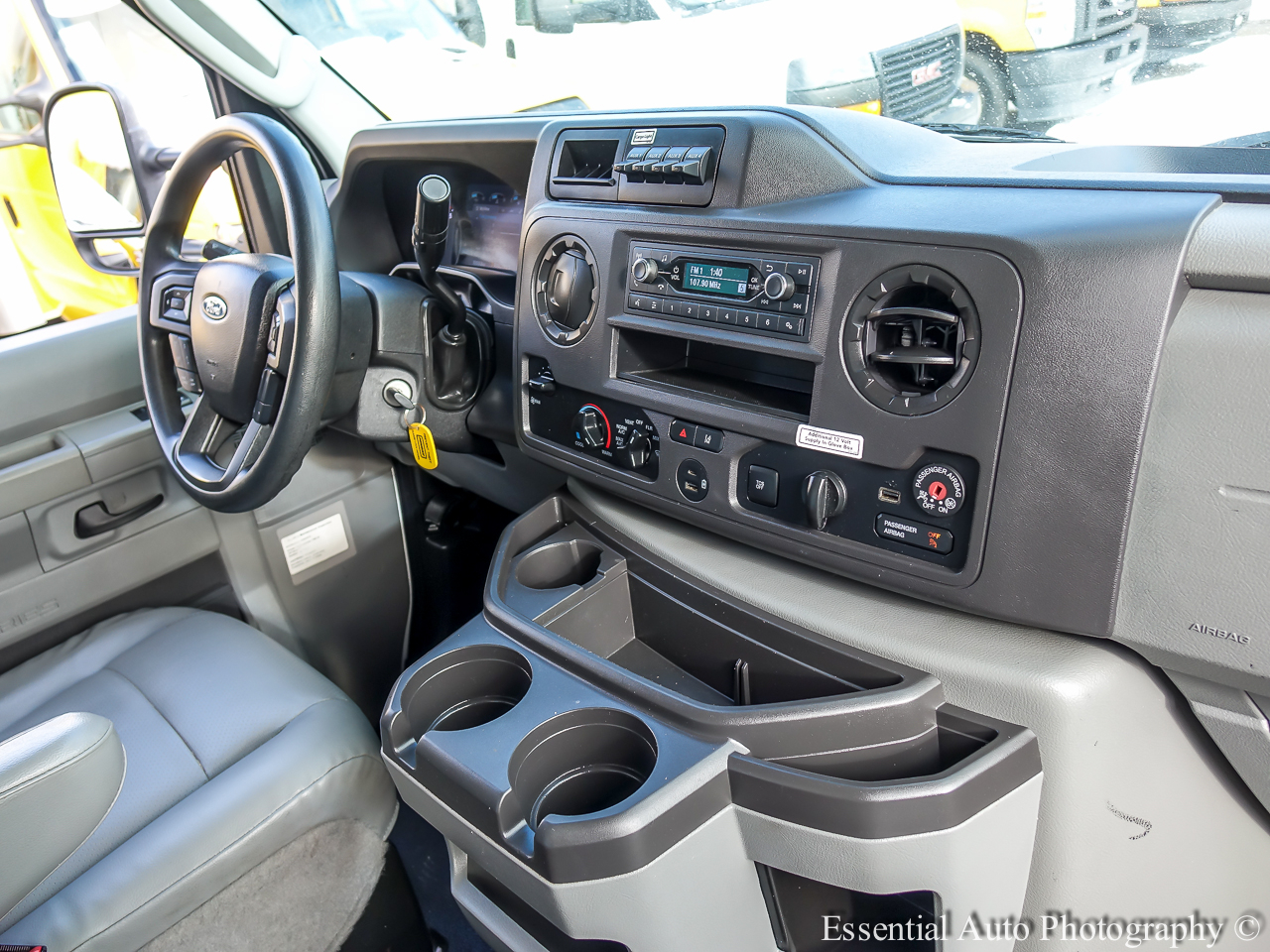 Ford Econoline E-350 Super Duty 2022