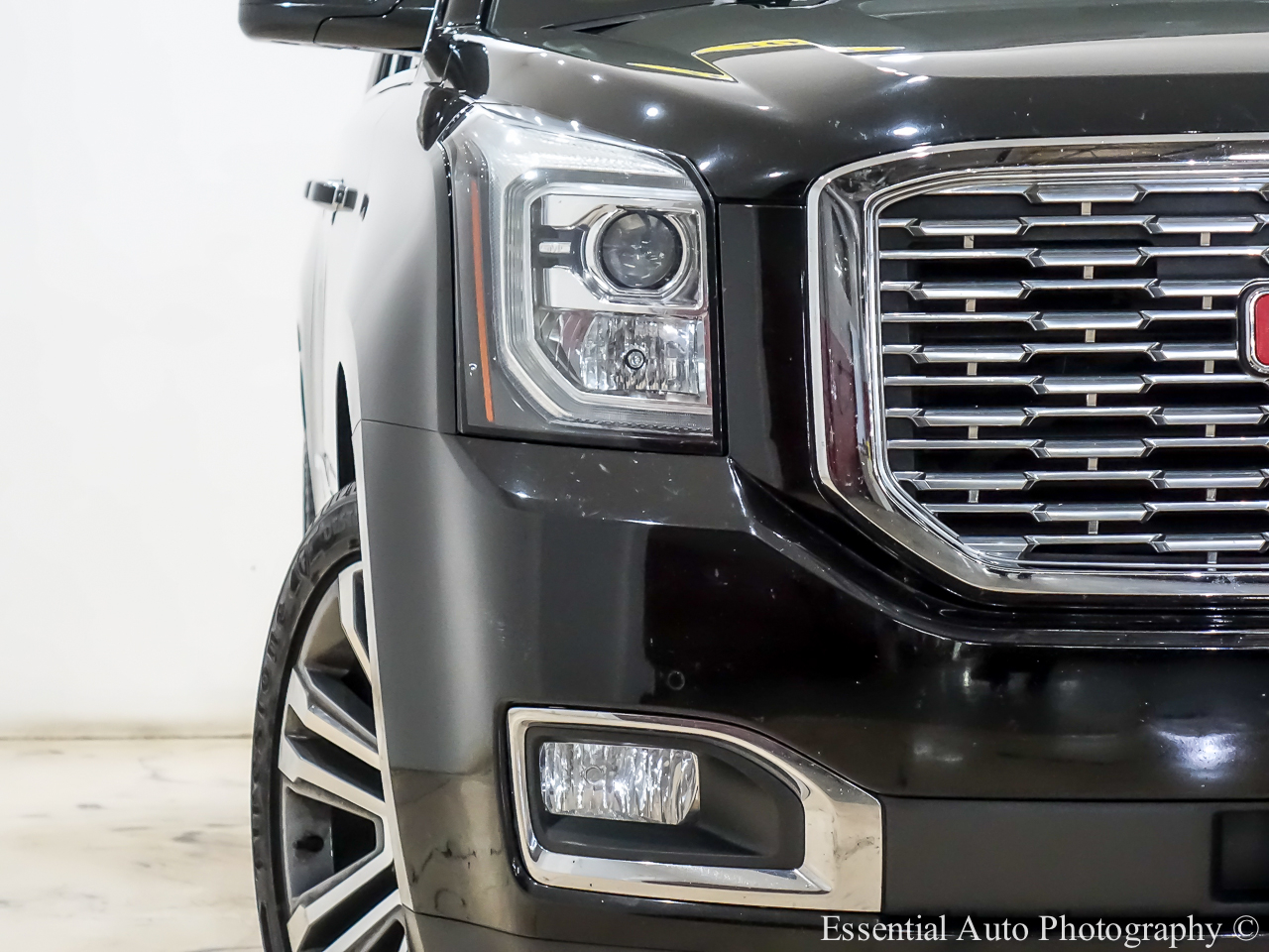 GMC Yukon XL Denali 4WD 2019