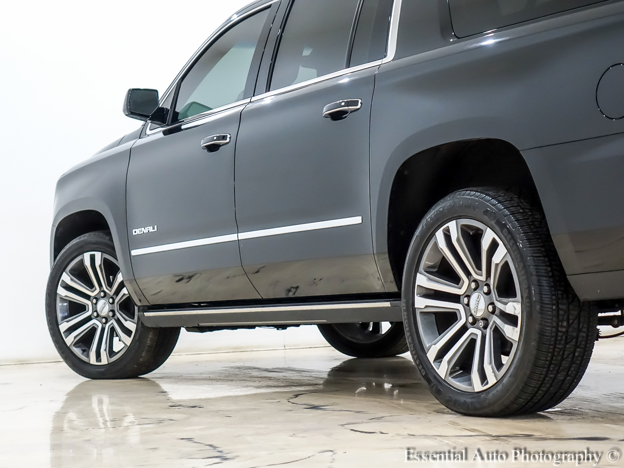 GMC Yukon XL Denali 4WD 2019