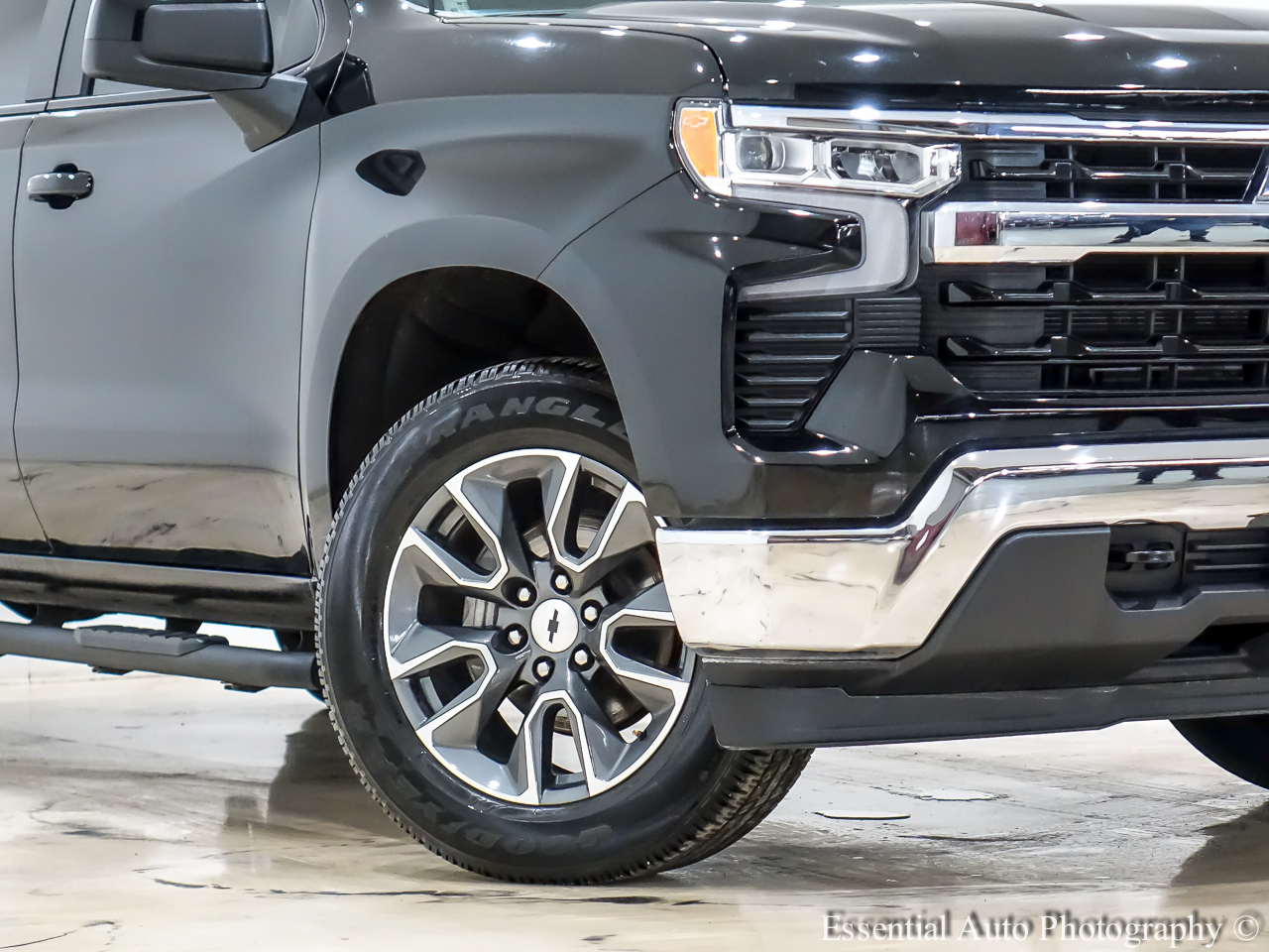 Chevrolet Silverado 1500 LT-L Crew Cab 4WD 2023