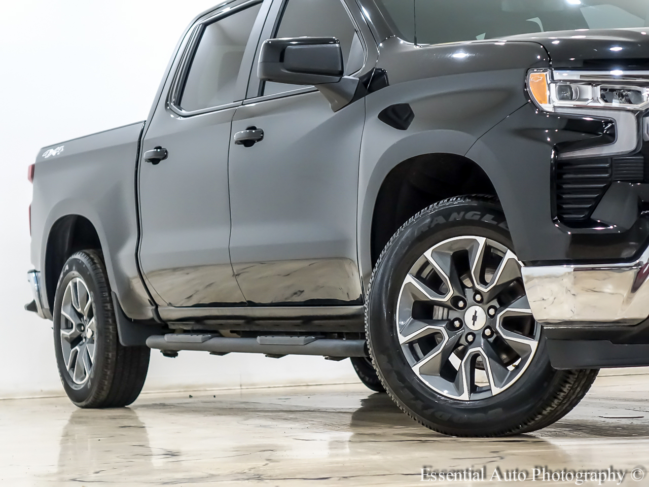 Chevrolet Silverado 1500 LT-L Crew Cab 4WD 2023