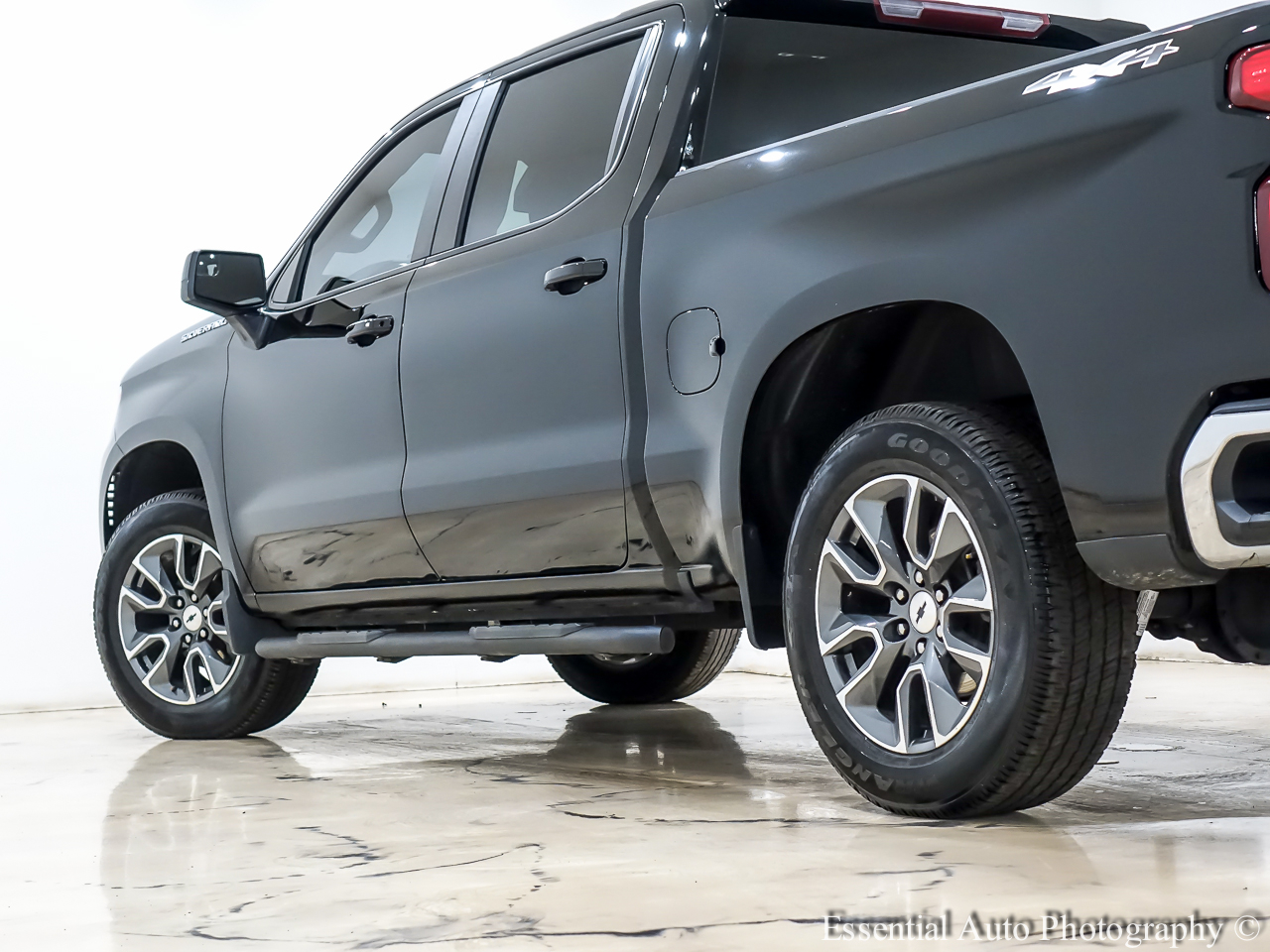 Chevrolet Silverado 1500 LT-L Crew Cab 4WD 2023