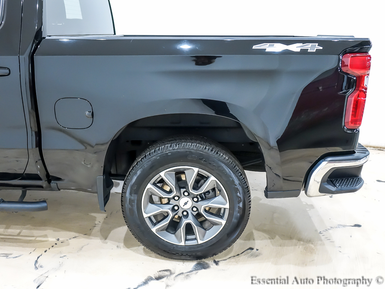 Chevrolet Silverado 1500 LT-L Crew Cab 4WD 2023