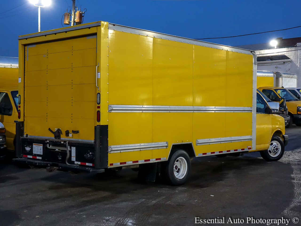 GMC Savana G3500 177 in. 2016