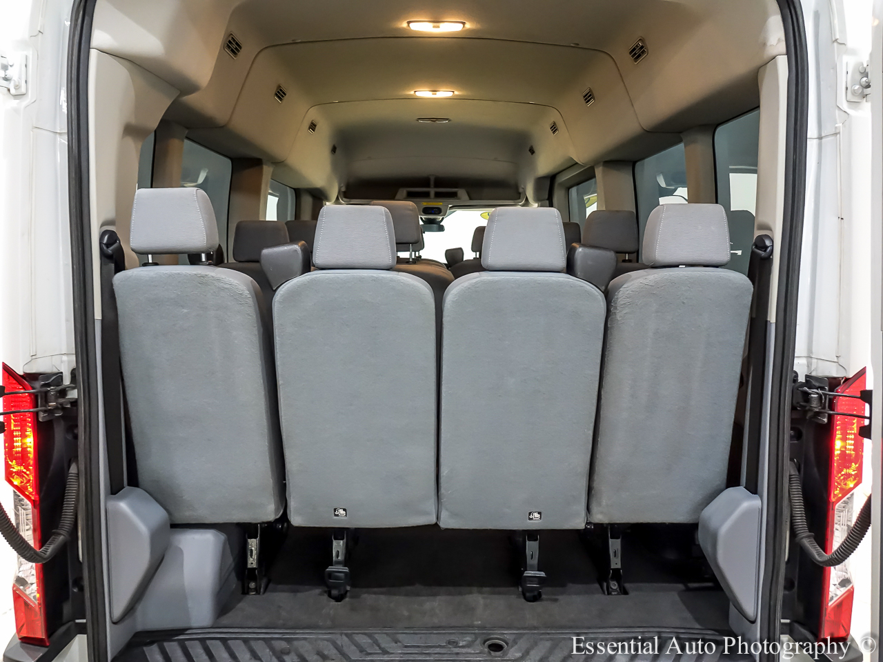 Ford Transit 350 Wagon Med. Roof XL w/Sliding Pass. 148-in. WB 2019