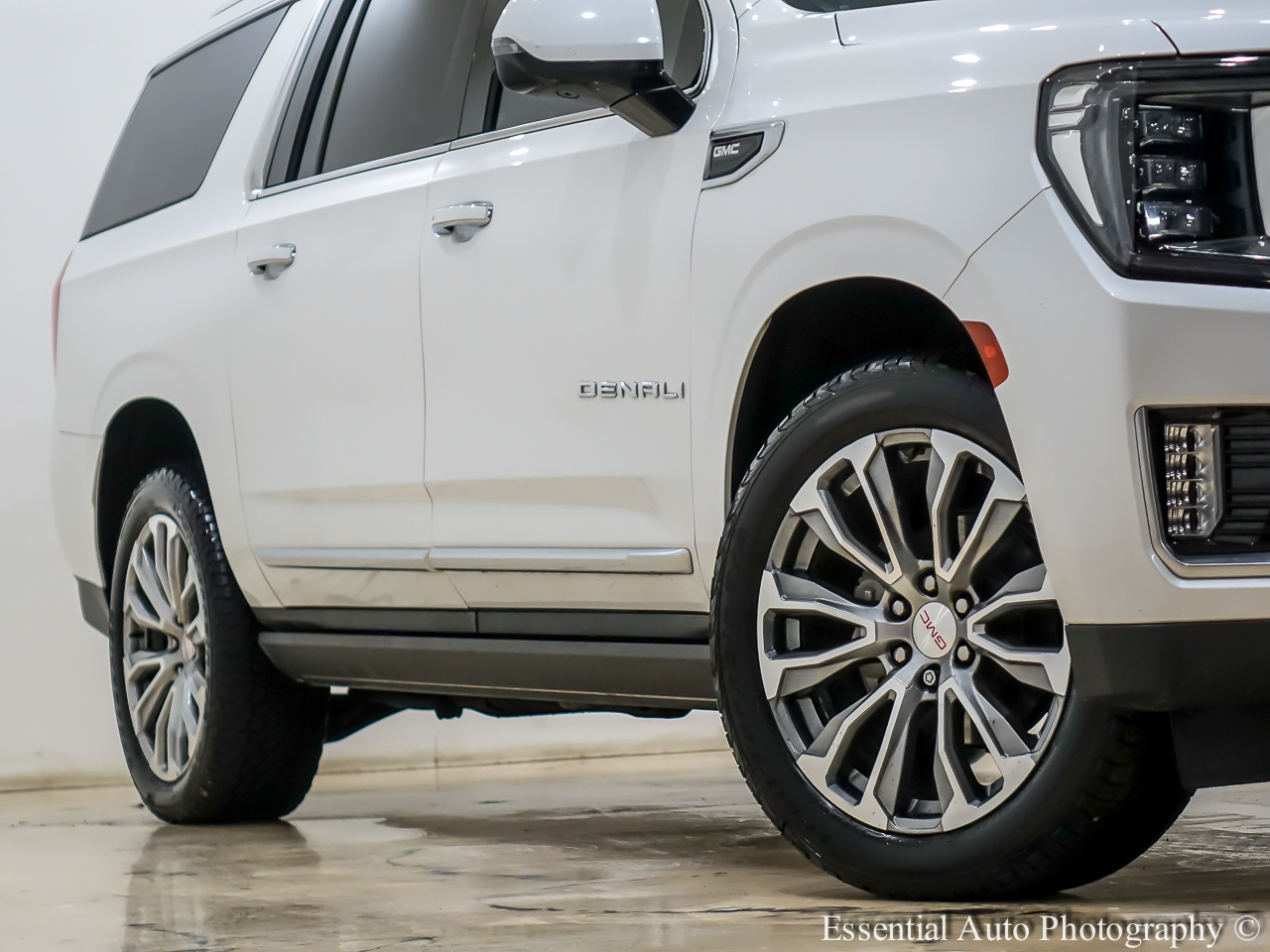 GMC Yukon XL Denali 4WD 2021