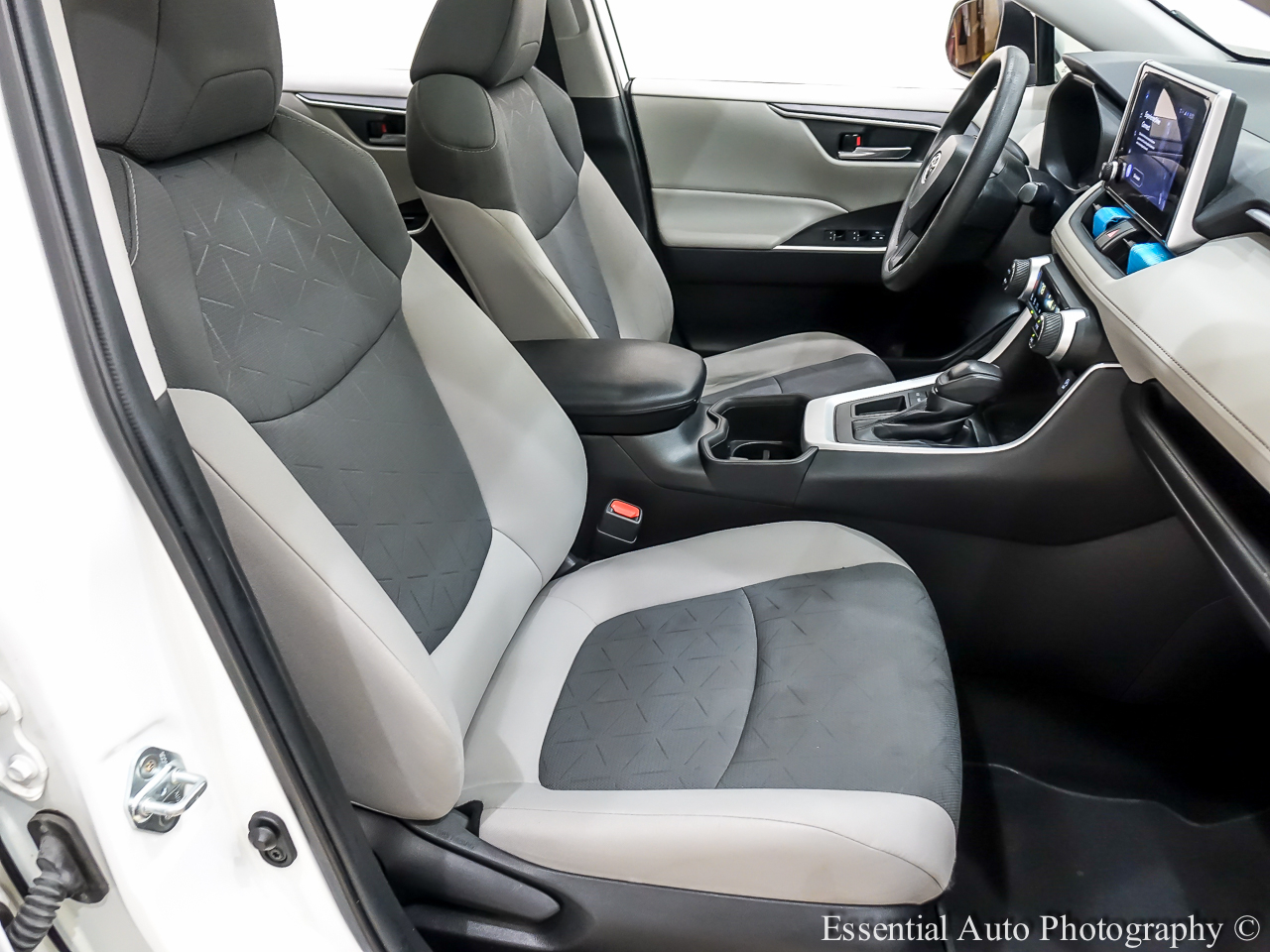 Toyota RAV4 XLE 2023