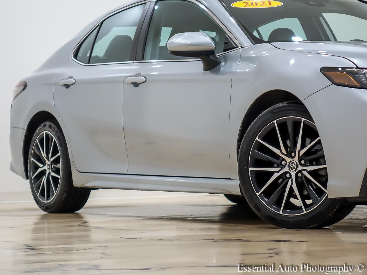 Toyota Camry SE 2021