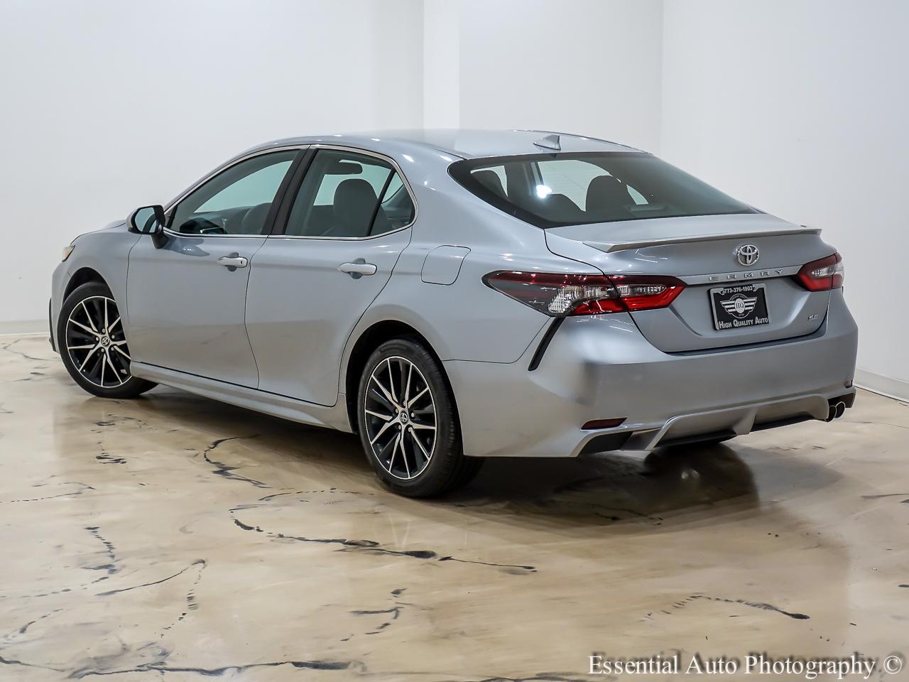 Toyota Camry SE 2021