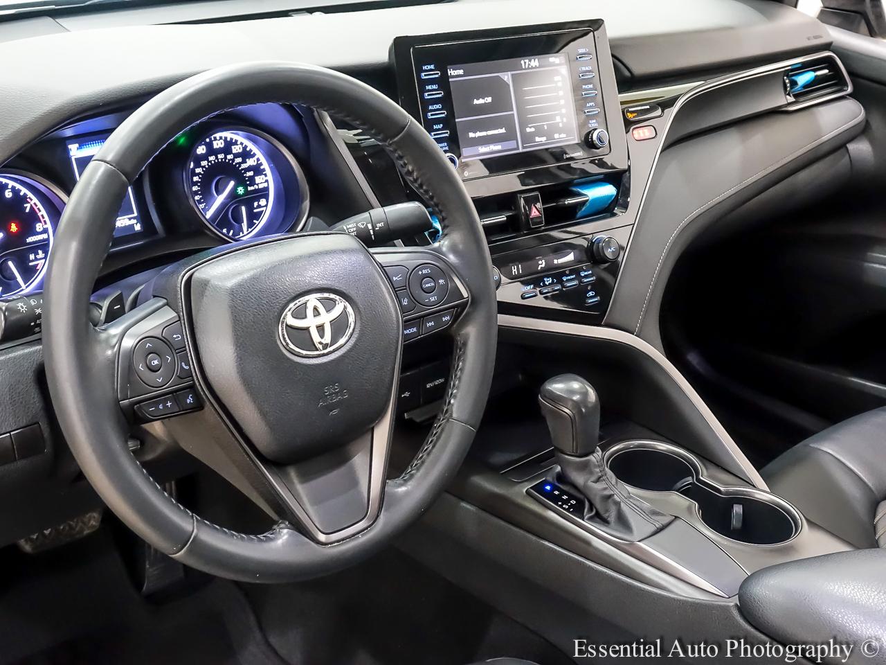 Toyota Camry SE 2021