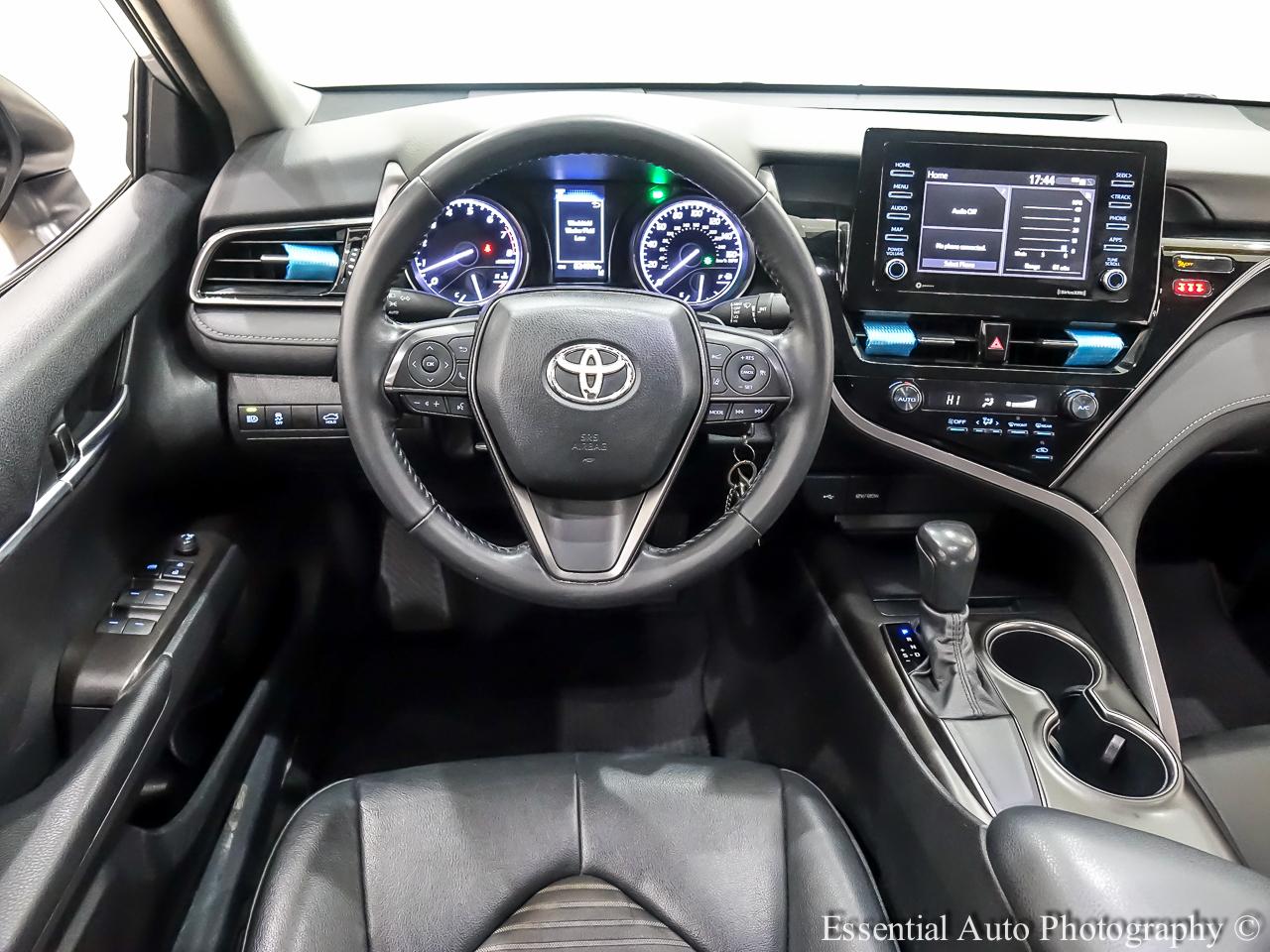 Toyota Camry SE 2021