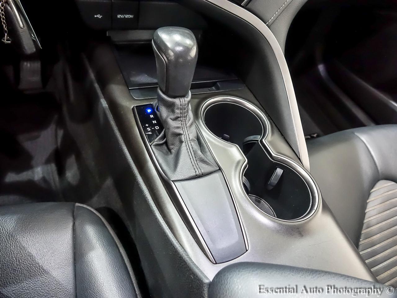 Toyota Camry SE 2021