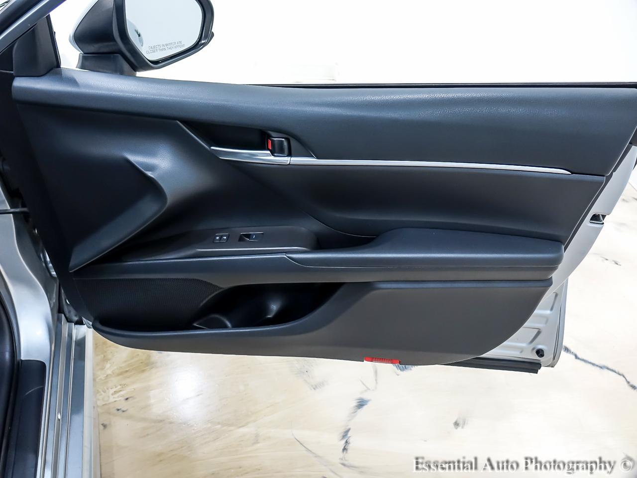 Toyota Camry SE 2021