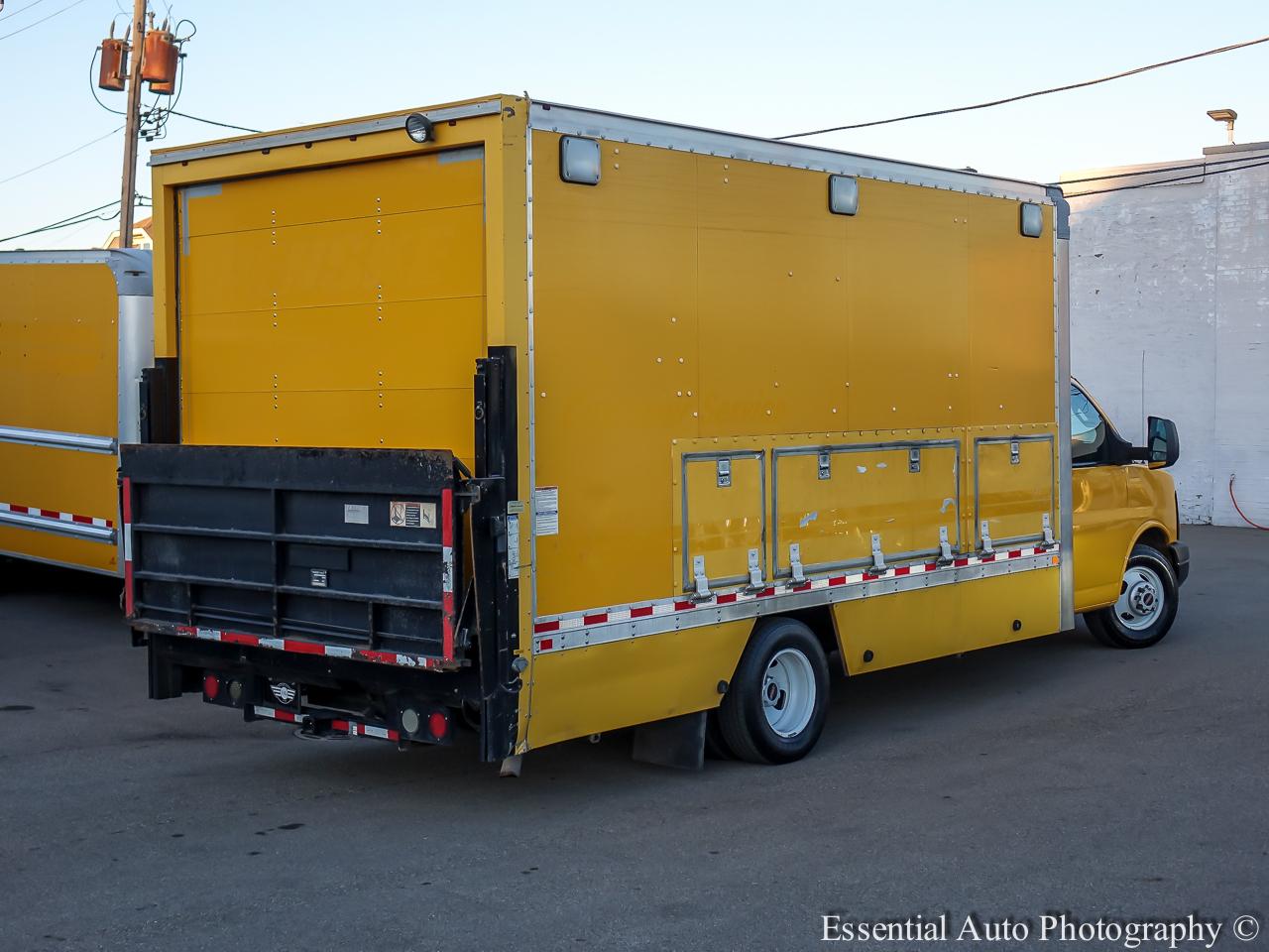 GMC Savana G3500 177 in. 2016