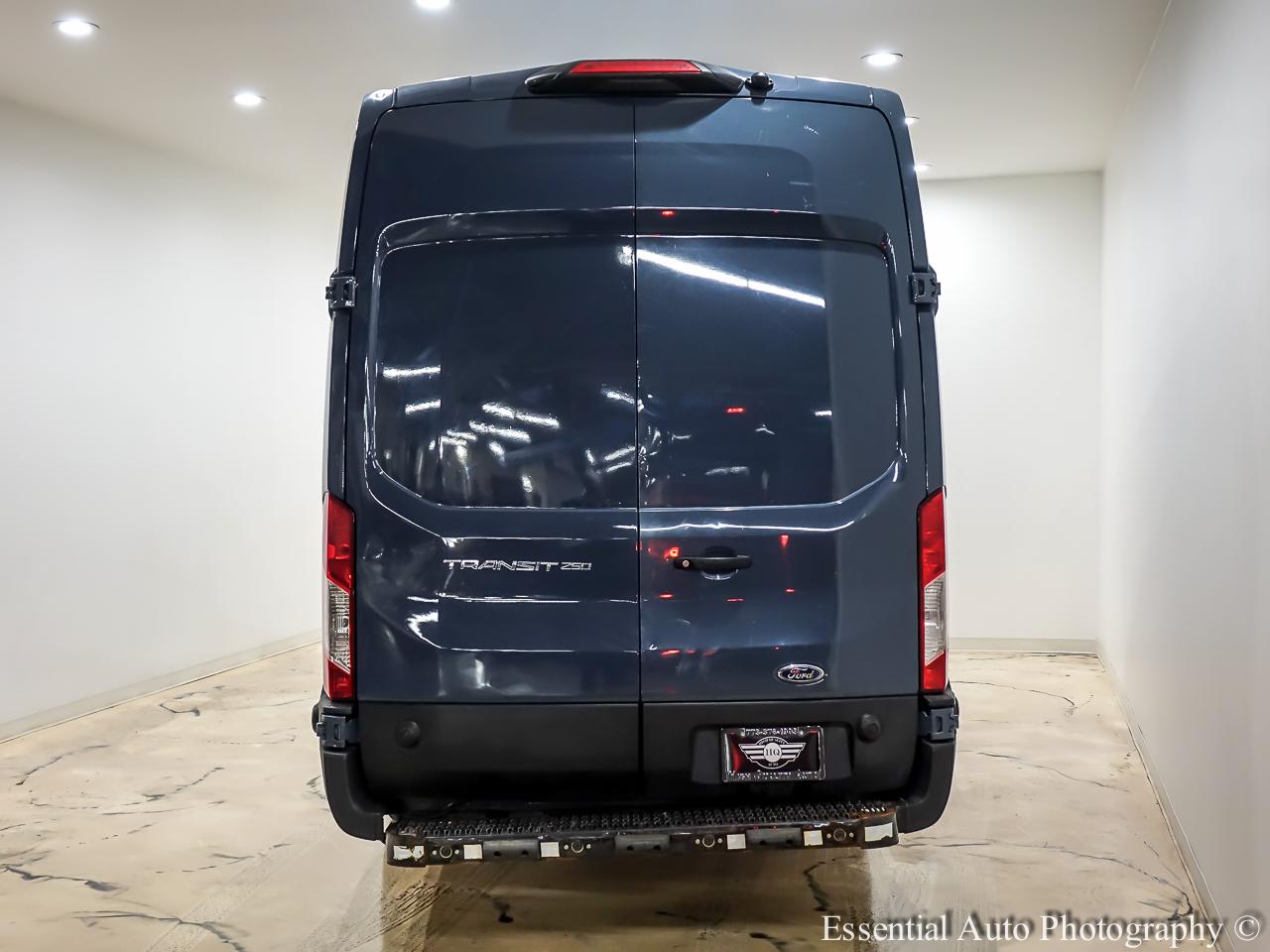 Ford Transit 250 Van High Roof w/Sliding Pass. 148-in. WB EL 2022