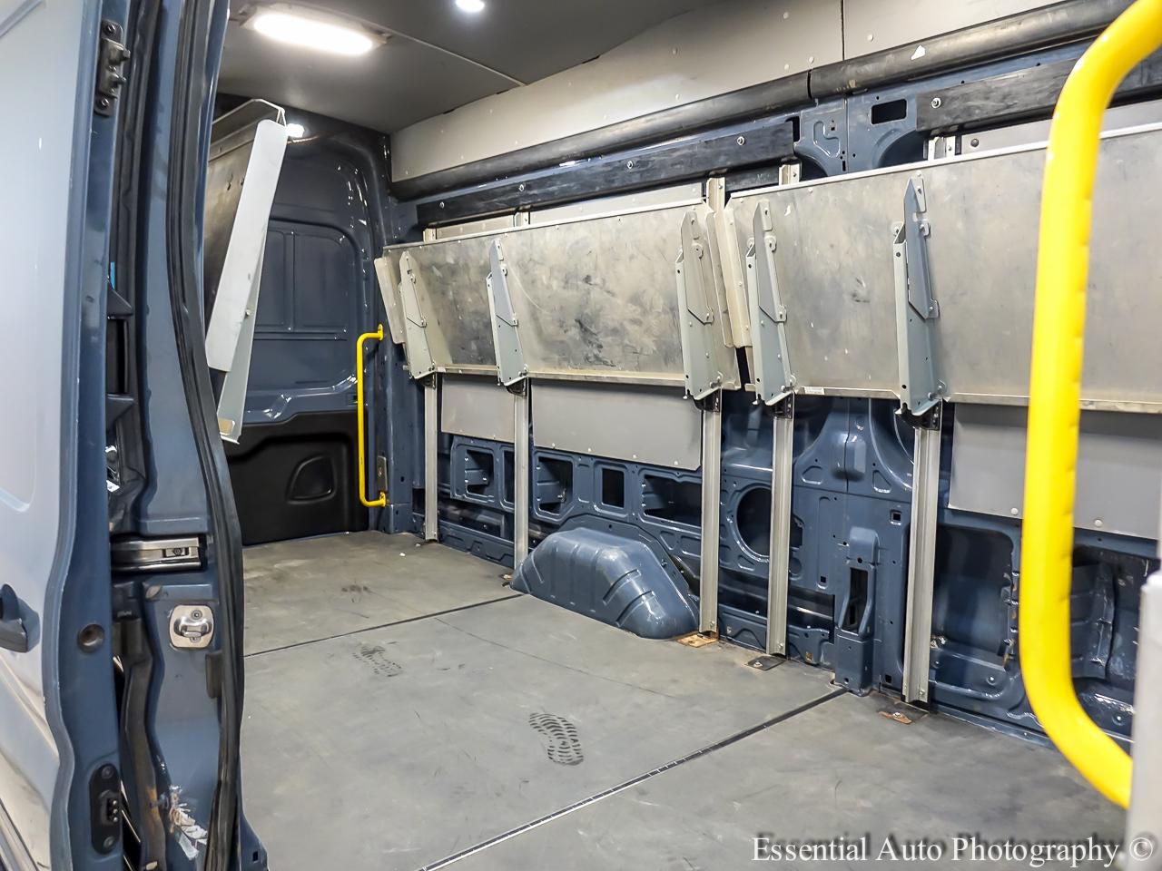 Ford Transit 250 Van High Roof w/Sliding Pass. 148-in. WB EL 2020