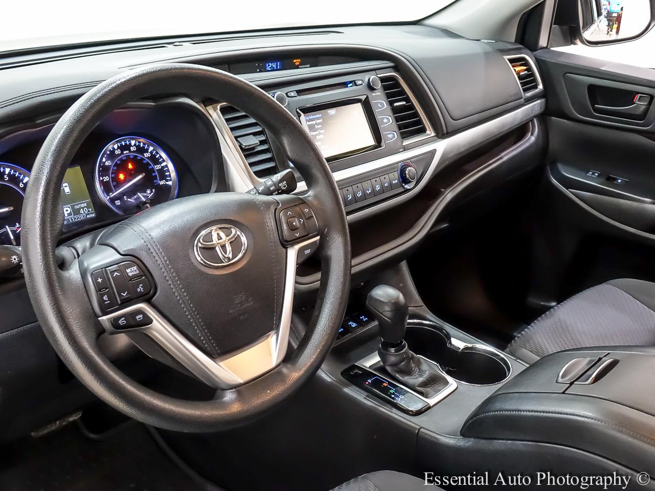 Toyota Highlander LE AWD V6 2016