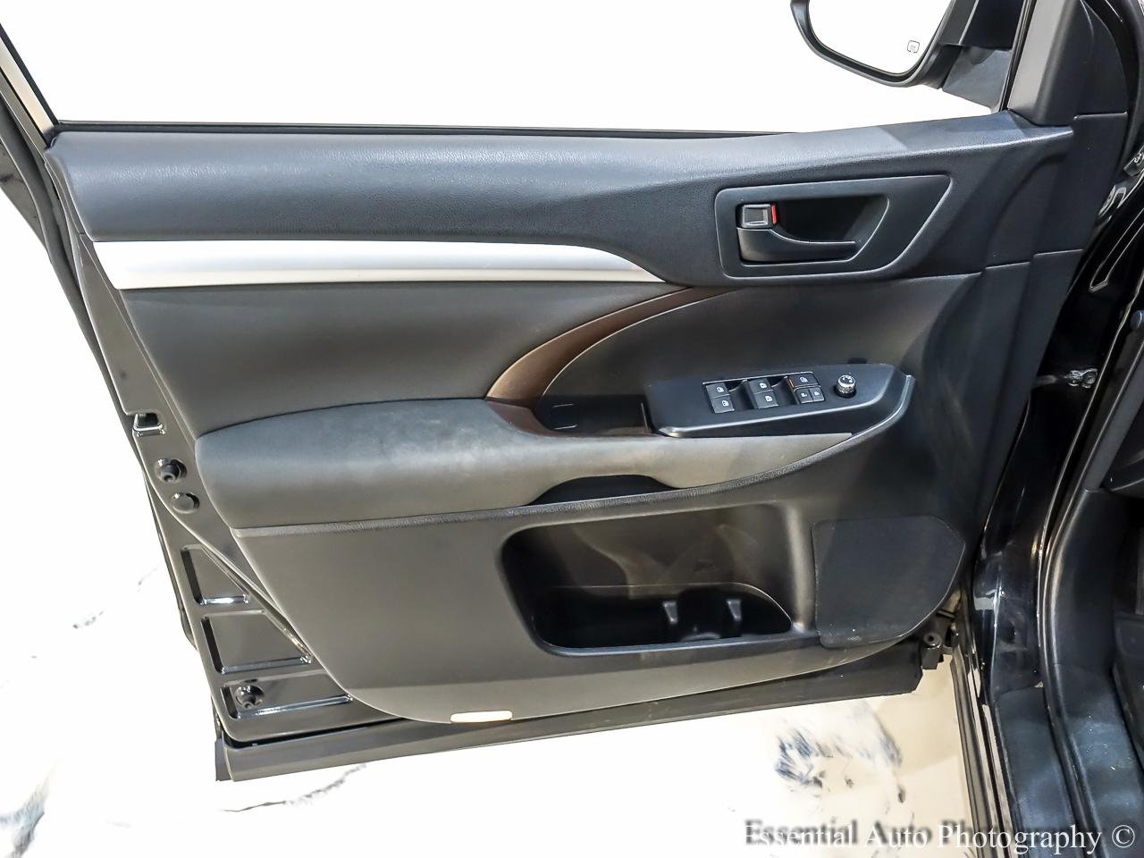 Toyota Highlander LE AWD V6 2016