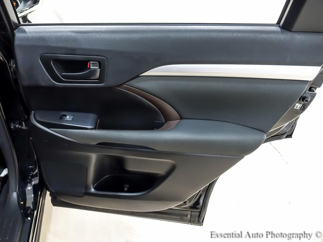 Toyota Highlander LE AWD V6 2016