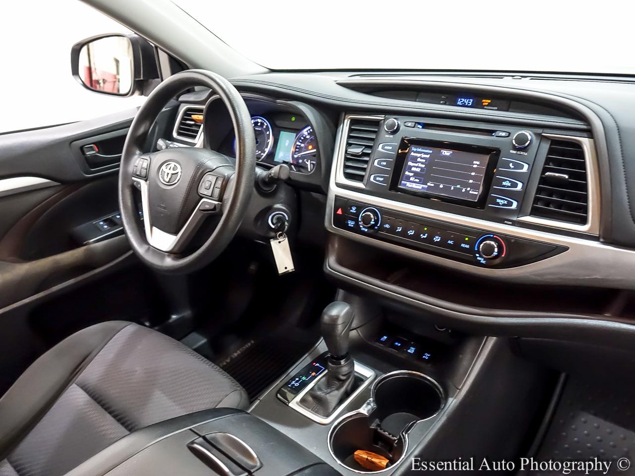 Toyota Highlander LE AWD V6 2016