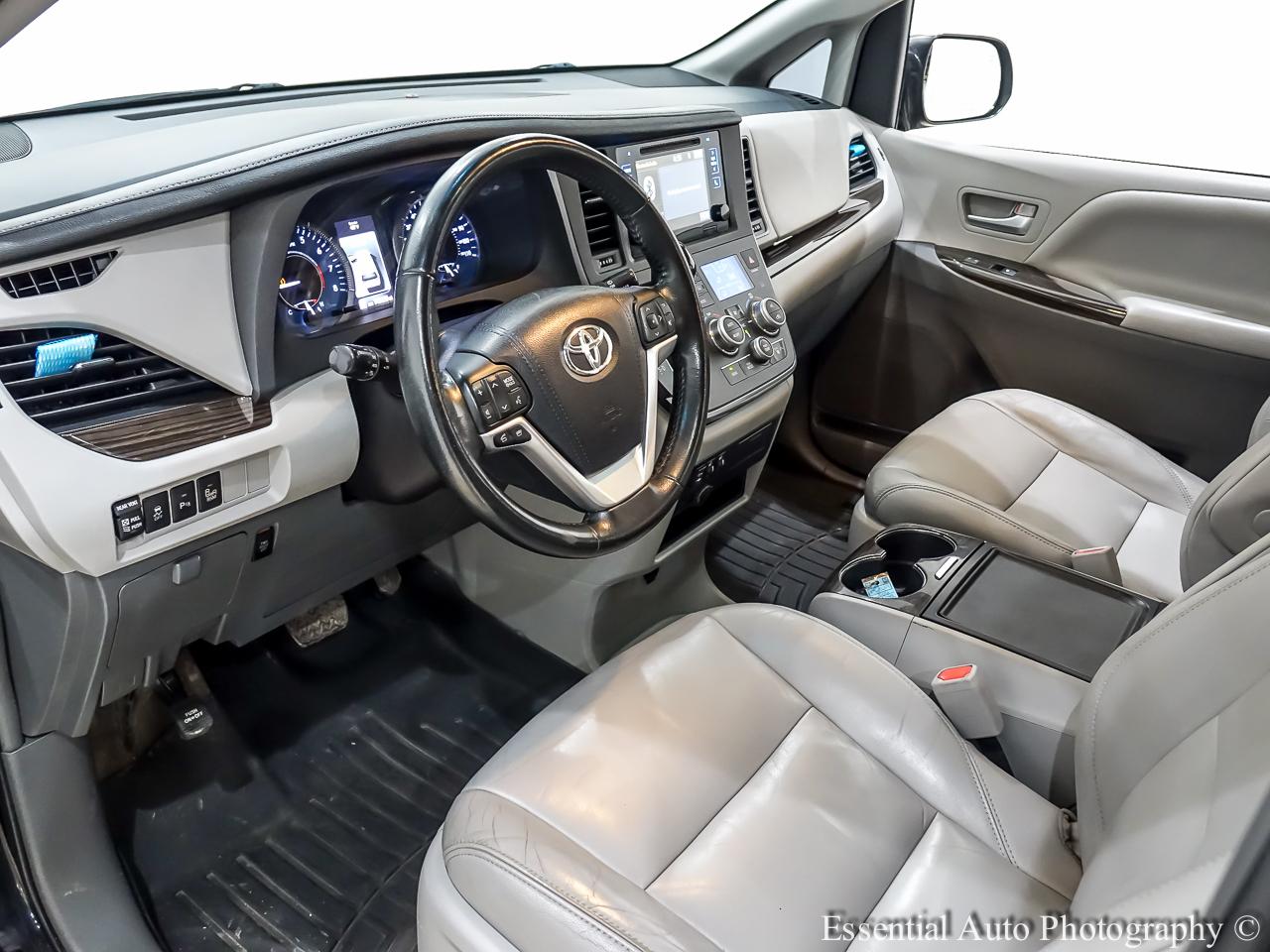 Toyota Sienna  2016